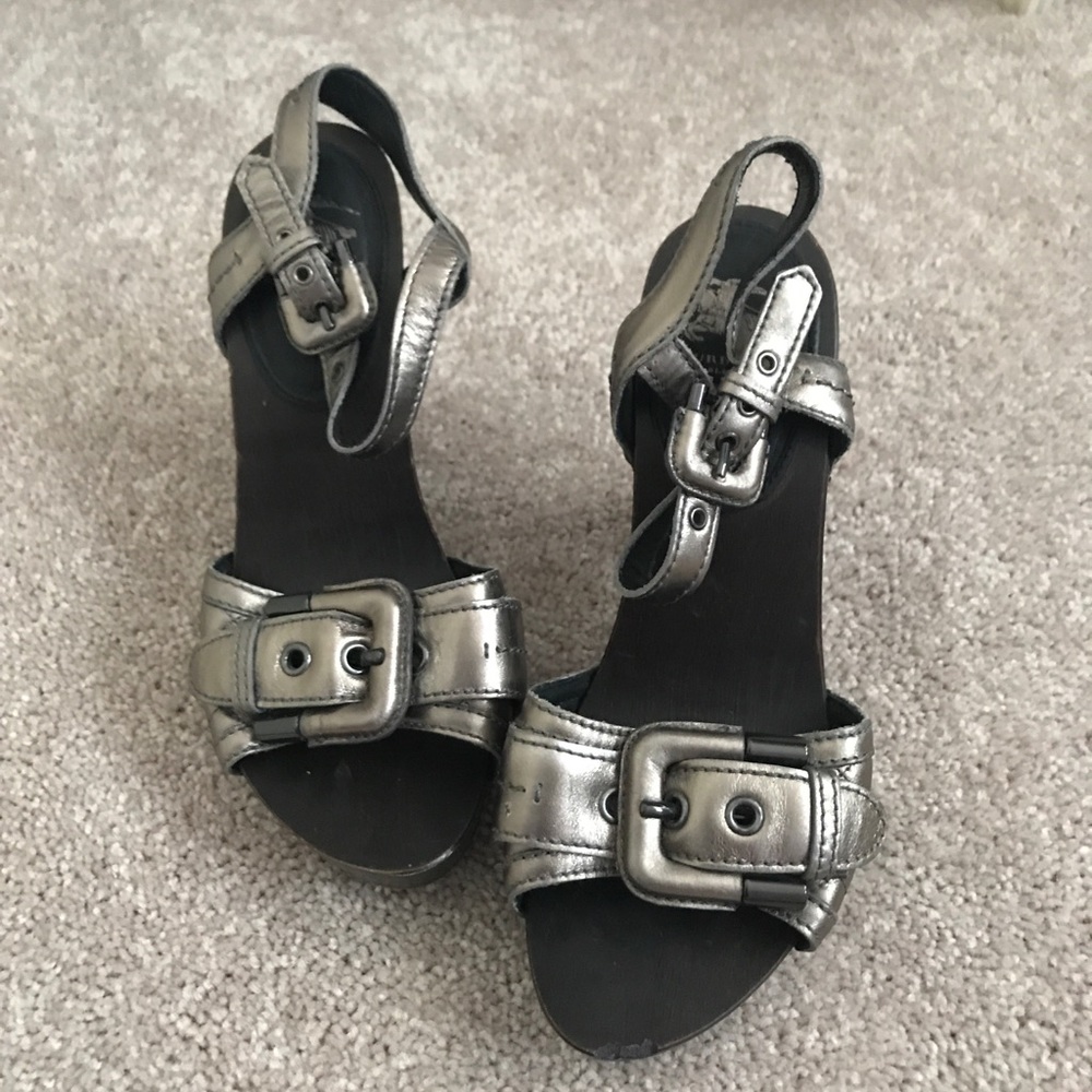 VINTAGE AUTHENTIC BURBERRY HEELS
